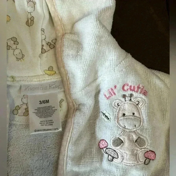 Baby’s bath robe. - Picture 2 of 3